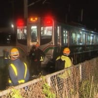 宮城の国鉄仙山線で線路敷に寝そべってやがった馬鹿が電車に轢かれて自業自得でくたばる