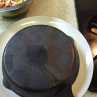 スパニッシュオムレツと中華風の冷たいスープ