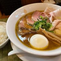 名店「らぁ麺や 汐そば雫 」の肉玉汐そば！