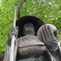 日暮里から西日暮里至る諏訪台通り沿いにある真言宗豊山派（養福寺）のお寺です。