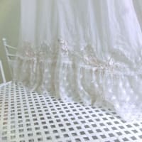淡く透き通るようなお花たちはまるでプリンセスの髪に飾る"花輪"