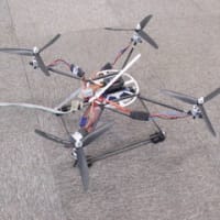 クワッドコプタ 013 フレームにカーボンを採用