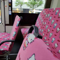 Subo al autobus de Hello Kitty