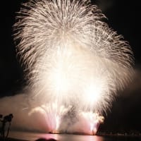逗子海岸　花火大会が開催された。