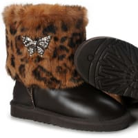 UGG 5825 ブーツ ダイアモンド ダークを紹介します