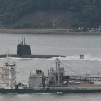 関門海峡　海上自衛隊潜水艦　浮上航行姿　おやしお型