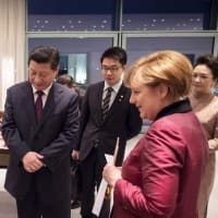 メルケル首相が中国に毒入りギフト（フランス首相の贈り物を差し換えて報道、、）