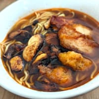 藤原製麺【行者ニンニクパウダー入りスタミナラーメン醤油味】 焦がしニンニク&唐揚げトッピングのスタミナラーメンに!