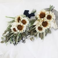 夏のドア飾りレッスン　白いひまわりのスワッグとお仏花
