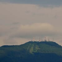 2025.07.04(金)AM06:44の藻岩山・平和祈念塔・手稲山・三角山・円山