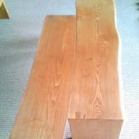 厚板３０mm栗の木の無垢材オイル仕上げのリビングテーブル。