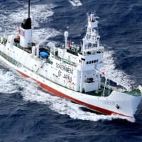 露、調査捕鯨の監視船を拿捕　日本側手続きミスか…船長ら任意聴取