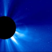 2024/05/06 太陽観測衛星SOHOに「超巨大な球形物体の影！」と「輝く宇宙船！」。