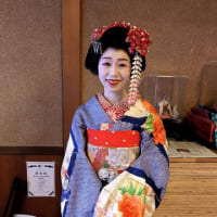 芸者さん、舞妓さんとお茶菓子の写真