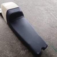 ドカティのシートをトライアンフへ・・？