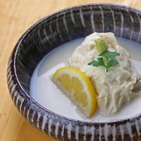 夏のさっぱりクールな一品！箱根角山の湯葉と、山北町の絹華豆腐を使用した冷んやり美味しい湯葉豆腐！