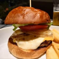心地よいグルーブのあとにヒルトンのハンバーガーどうでしょう