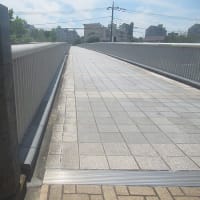 心地良い風に吹かれて糸の切れた風船のように