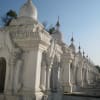 クドードー・パゴダ(Kuthodaw Pagoda)