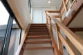 ビート住建　0745-55-2939　建築士が考える階段　無垢材を使用