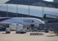 巨大な旅客機　『エアバスA380』　・　関西国際空港