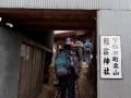 [19]山頂直下の上宮稲含神社　