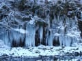 奥秩父の冬景色　氷柱のオブジェと共に