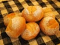 ビワといちごヨーグルトの酵母の全粒粉パン