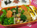 [1]03.21ソーセージとブロッコリーとしめじの炒め物　目玉焼き　ゆで菜の花　メンチカツ（冷食）