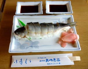 頭まで食べれる あゆ姿寿司 北海道お祭り家族