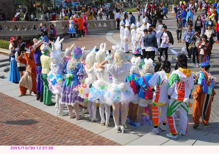 Tdl ハロウィーン 仮装 シンデレラ城の前 東京ディズニーランド 都内散歩 散歩と写真