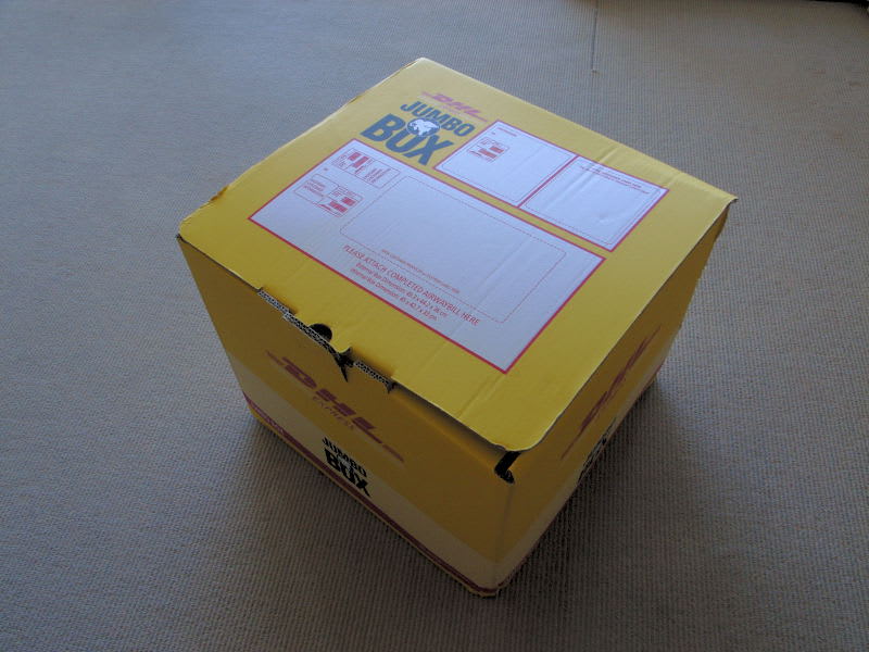 DHLのJUMBO BOX ひねもすのたり☆PNG