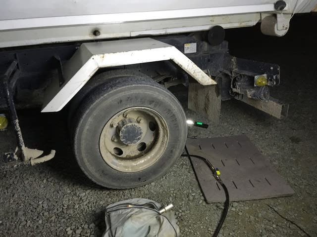 4トンダンプの出張タイヤ交換 鍵の閉じ込み解錠 バッテリー上がり パンク修理 近藤功 ブログ