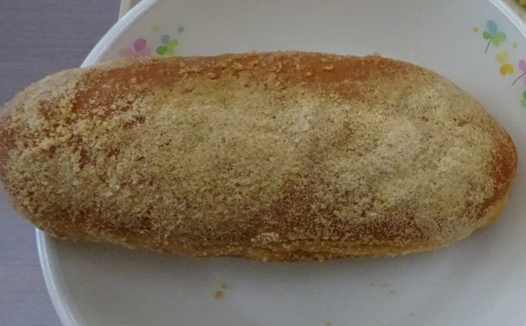 タイムスリップ給食 揚げパンをパクリ 上川沿小学校ブログ