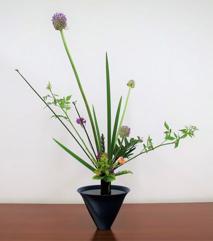 法事に 格の高い花形 立花を生けました 池坊 花のあけちゃんブログ明田眞子 花 の力は素晴らしい 広島で４５年 池坊いけばな教室 熱心な方々と楽しく生けてます