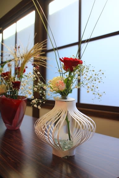 ペットボトルも工夫次第で見栄えよい花器に - 京都園芸倶楽部のブログ