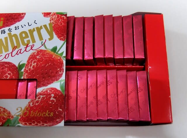 meiji strawberry chocolate, where to buy meiji strawberry chocolate online, best luxury japanese desserts, luxury Japanese desserts, best Japanese snacks, hard to find japanese dessert online, fancy dessert gift, fancy japanese dessert, best fancy japanese dessert, traditional japanese dessert, axaliving, axaliving toronto, desserts that you can only find in japan