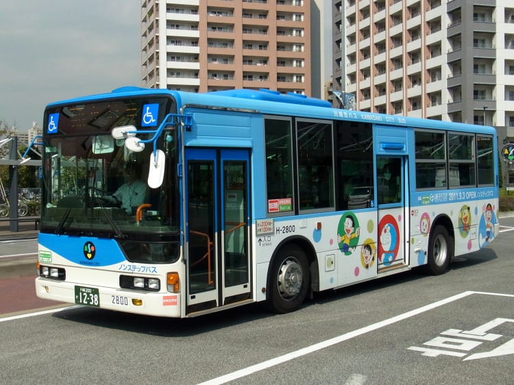 川崎市バス 藤子 F 不二雄ミュージアム ラッピングバス 写