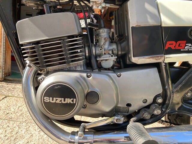 SUZUKI RG250E クラッチブッシュオイルシール - くるくるおにぎり日記