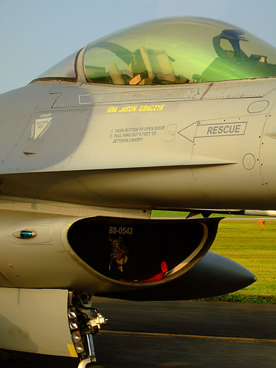 F-16 ファイティングファルコン