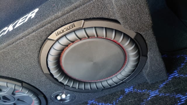 白 フリル付 KICKER 日産 リーフ用 スピーカーセット KSC6704 OG674N1