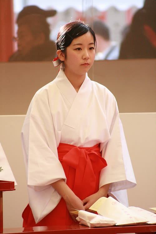 生田神社 初詣と巫女さん 27 Photogenic Kobe