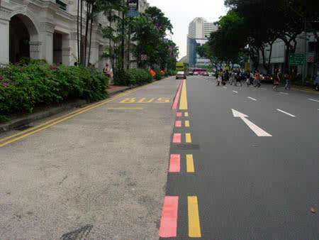 シンガポールの道路の黄色と赤の線の謎 南の国の会社社長の 遅ればせながら青春