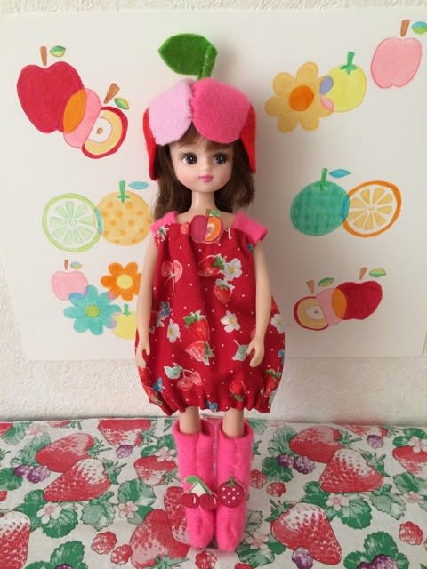 可愛いフルーツを着たリカちゃん人形 レトロガーリーなドール服とぬりえ