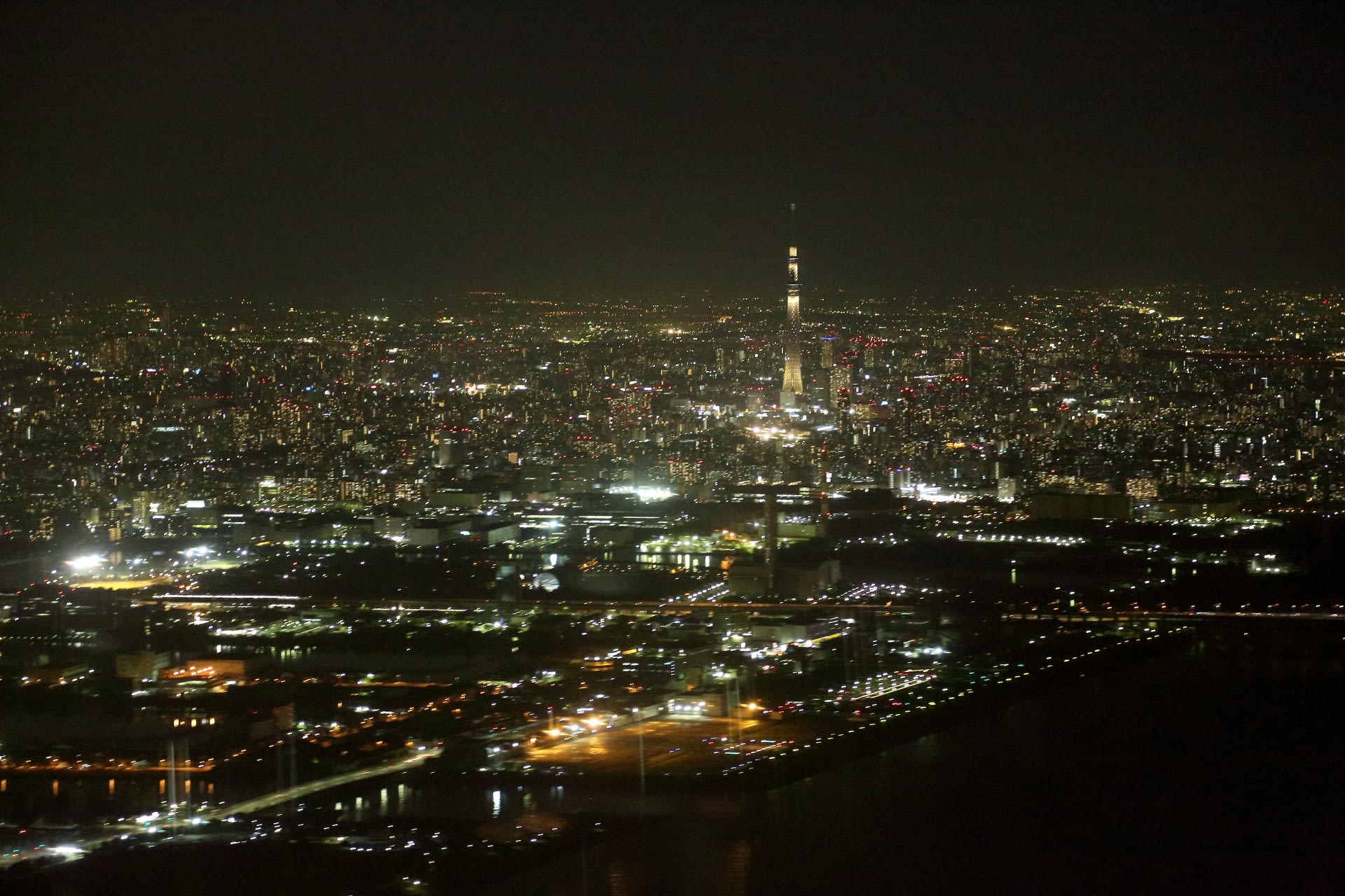 羽田空港着の機内から見た東京の夜景 エアライン撮影日記