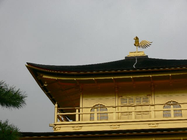 金閣寺：屋根の鳳凰は見事だ