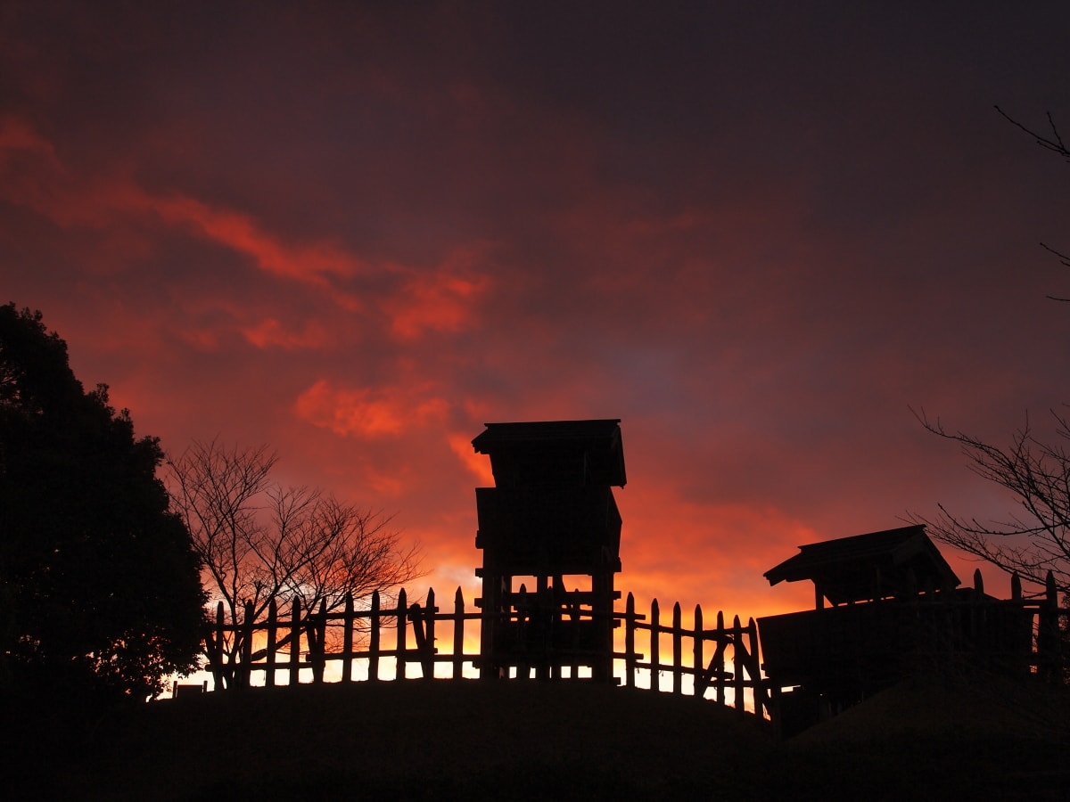 東条城跡の夜明けの画像