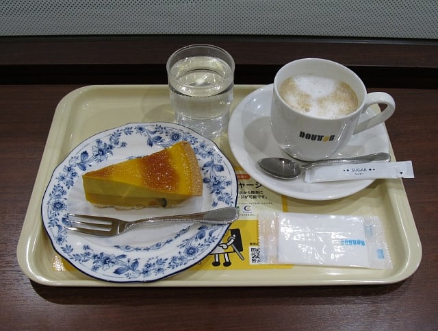 今日のケーキセット 北海道産かぼちゃのタルト ドトールコーヒー ｊ ｄの備忘録