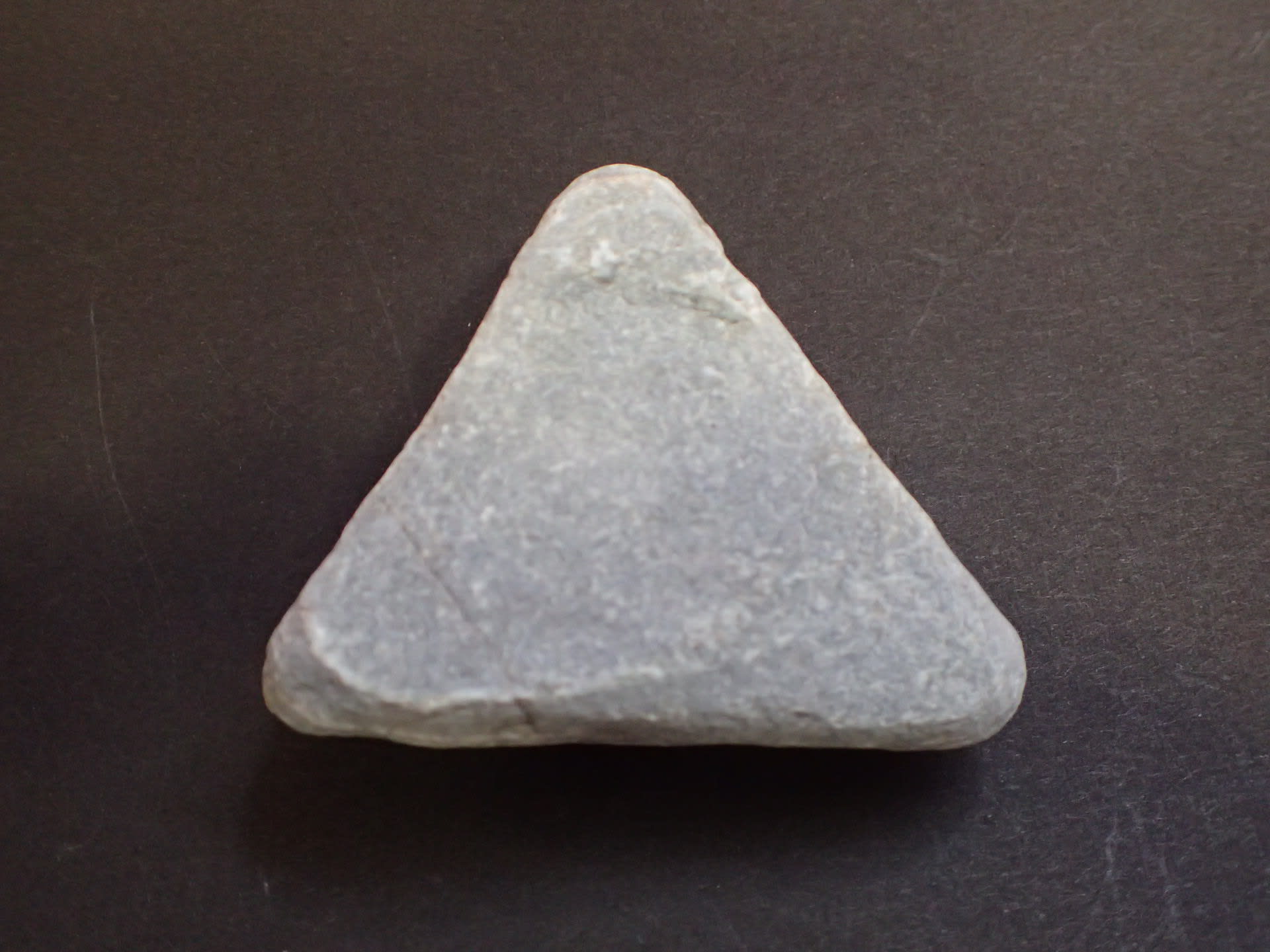 三角の石 三角の石