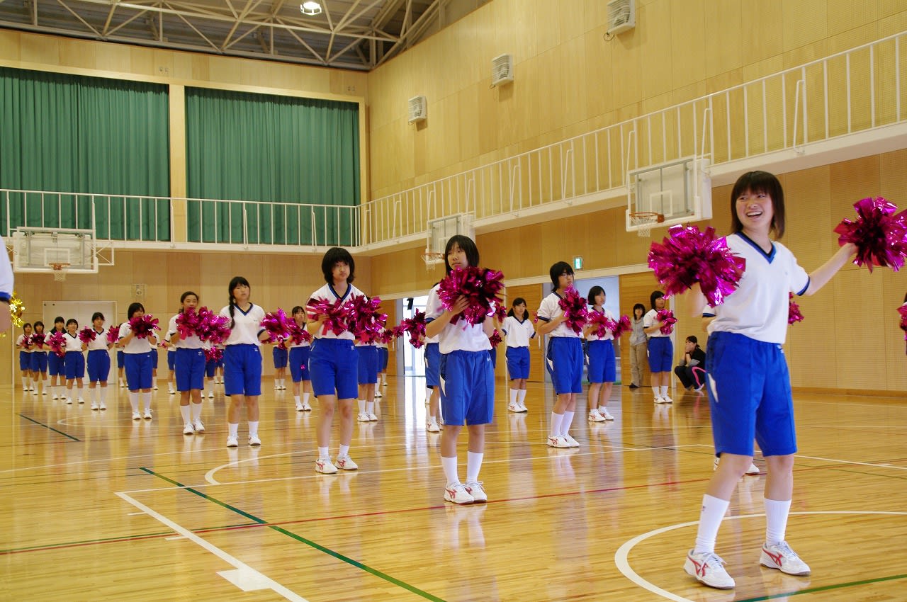 ５月１７日 金 体育祭練習 全校女子 ダンス 大川中学校ホームページへようこそ